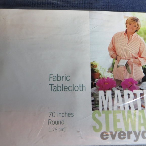 Martha Stewart Everyday Living 70 Inch Round Fabric Tablecloth Blue NIP - Picture 7 of 8